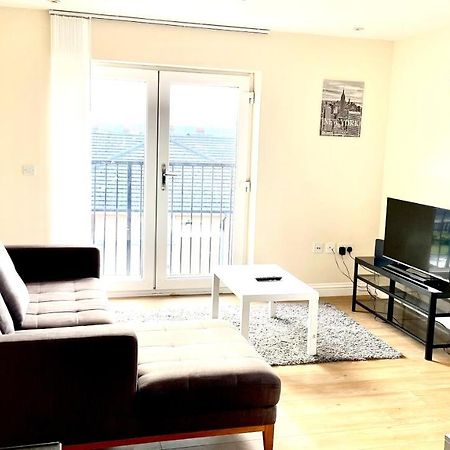Holiday Flat In Central Slough Near To London Heathrow And Windsor With Free Car Park Eksteriør billede
