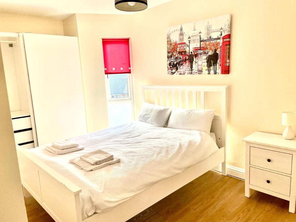Holiday Flat In Central Slough Near To London Heathrow And Windsor With Free Car Park Eksteriør billede