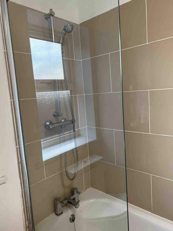 Holiday Flat In Central Slough Near To London Heathrow And Windsor With Free Car Park Eksteriør billede